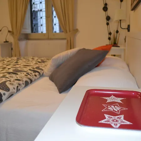 Il Cortiletto Di Piazza Verga Bed & Breakfast *