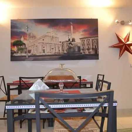 Bed and Breakfast Il Cortiletto Di Piazza Verga Κατάνια