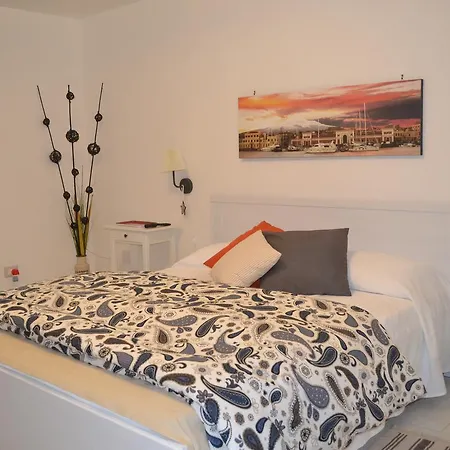 Il Cortiletto Di Piazza Verga Bed and Breakfast Κατάνια