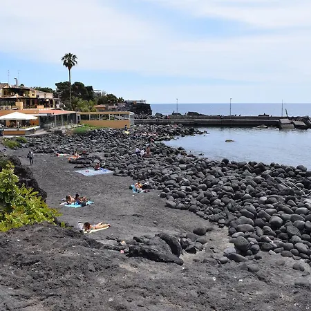 Il Cortiletto Di Piazza Verga Bed and Breakfast 4*